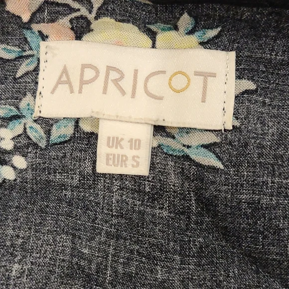 Apricot Floral wrap dress with ruffled front - Picture 7 of 8